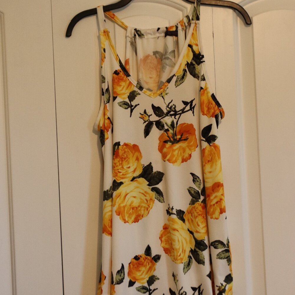 First Love Womans Floral Flowy Sleeveless Top Size 1X Soft Casual Colorful